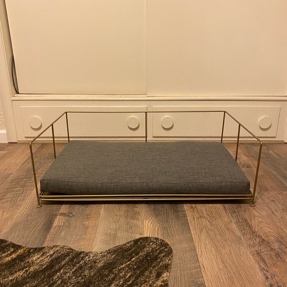 Gorgeous Alpha Pet Bed in size LRG - Picture 3 of 5